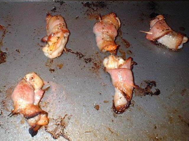 Bourbon Shrimps in a Bacon Blanket Photo 4