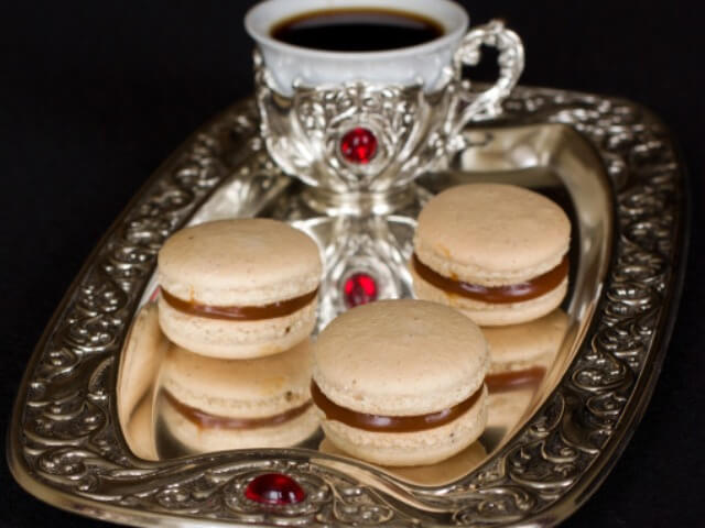 Macaroons with Salty Caramel Photo 1