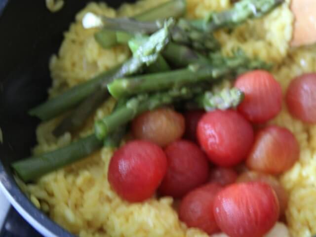 Risotto with Saffron, Green Asparagus and Cherry Tomatoes Photo 12