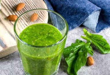 Healthy Green Smoothies with Kiwi and Spinach Photo 1
