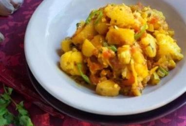 Indian Style Cauliflower and Potatoes Photo 1