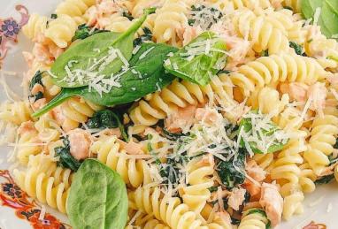 Salmon and Spinach Pasta Photo 1