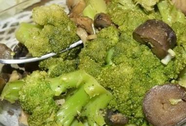Broccoli Salad with Champignons Photo 1