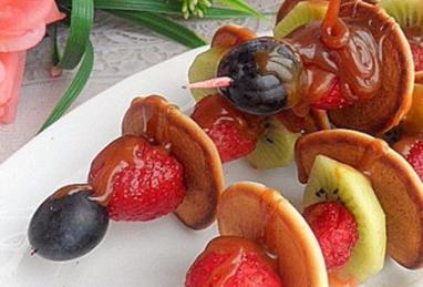 Mini Pancakes with Berries and Salt Caramel Photo 1