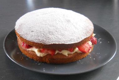 Best Victoria Sponge Cake Photo 1