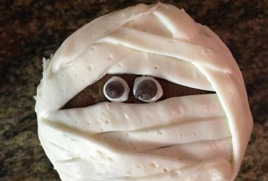 Easy Halloween Mummy Cupcakes Photo 1