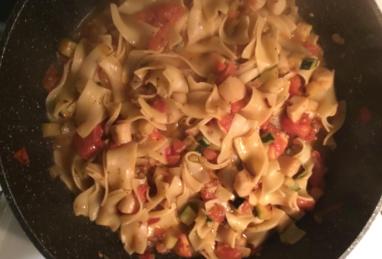 Pasta with Scallops, Zucchini, and Tomatoes Photo 1