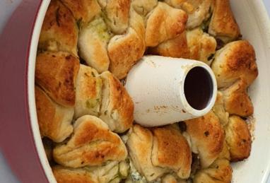 Garlic and Herb Pull Apart Bread Photo 1