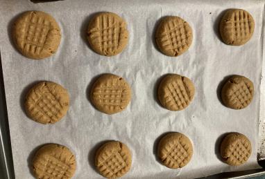 4-Ingredient Keto Peanut Butter Cookies Photo 1