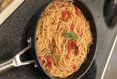 Tomato and Garlic Pasta Photo 1