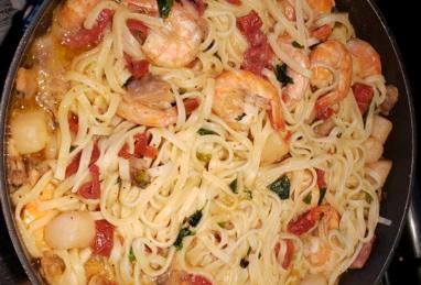 Linguine with Seafood and Sundried Tomatoes Photo 1