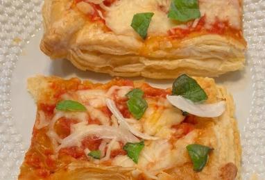 Puff Pastry Margherita Pizza Photo 1