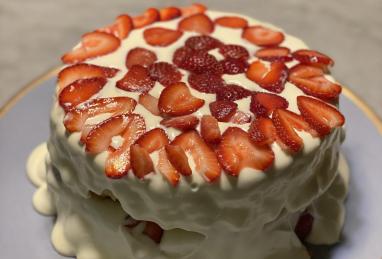 Carry Cake with Strawberries and Whipped Cream Photo 1