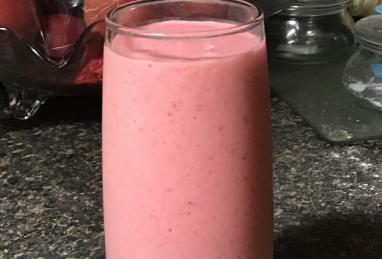 B and L's Strawberry Smoothie Photo 1