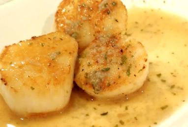 Sous Vide Scallops with Garlic and Lemon Butter Photo 1
