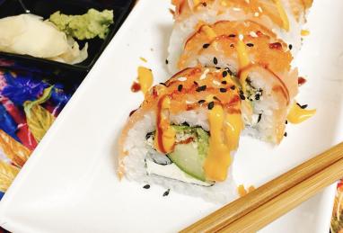Spicy Crunchy Salmon Roll with Avocado Photo 1