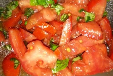 10-Minute Tomato Basil Salad Photo 1