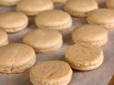 Macaroons with Salty Caramel Photo 10