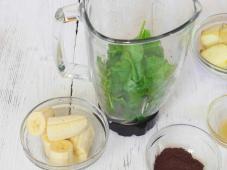 Cocoa and Spinach Fruit Smoothie Photo 3