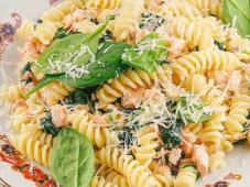 Salmon and Spinach Pasta Photo 9