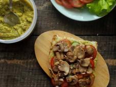 Vegetarian Sandwich with Guacamole Photo 7