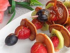 Mini Pancakes with Berries and Salt Caramel Photo 7