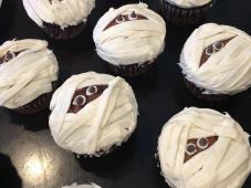 Easy Halloween Mummy Cupcakes Photo 5