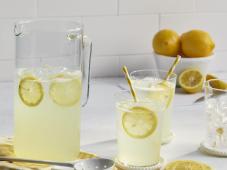 Old-Fashioned Lemonade Photo 4