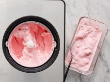 Easy Strawberry Ice Cream Photo 5