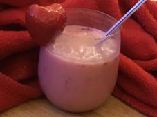 B and L's Strawberry Smoothie Photo 3