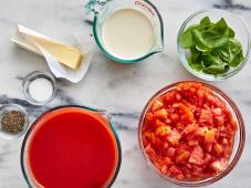 Rich and Creamy Tomato Basil Soup Photo 2