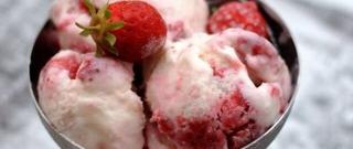 Mascarpone Ice Cream with Strawberries Photo