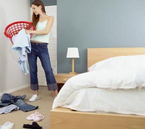 How to Deal with Mess in the Bedroom Photo