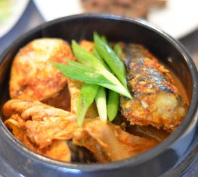 Godeungeo Jorim (Korean Braised Mackerel with Radish) Photo