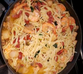 Linguine with Seafood and Sundried Tomatoes Photo