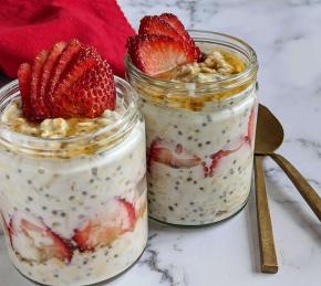 Overnight Oats with Strawberries and Greek Yogurt Photo
