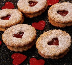 Raspberry Linzer Cookies Photo