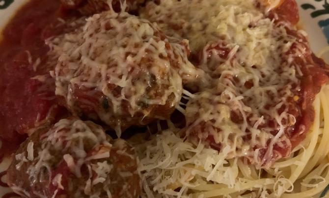 Italian Spaghetti Sauce with Meatballs Photo 1