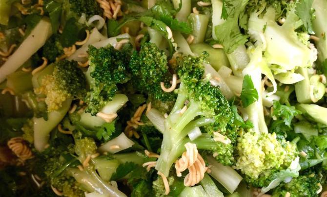 Broccoli and Ramen Noodle Salad Photo 1