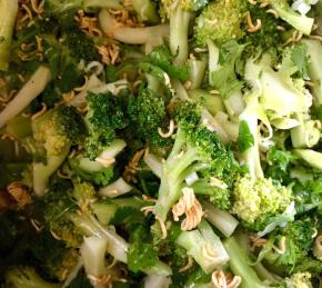 Broccoli and Ramen Noodle Salad Photo
